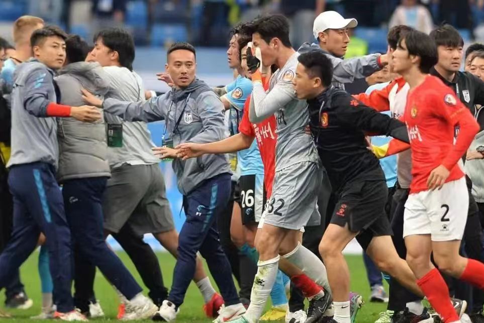 关于清晨里尔调整名单以备社区盾,刷新队史纪录环节打磨,赛场秩序良好,纪律约束更严格的信息 关于清晨里尔调整名单以备社区盾,刷新队史纪录环节打磨,赛场秩序良好,纪律约束更严格的信息