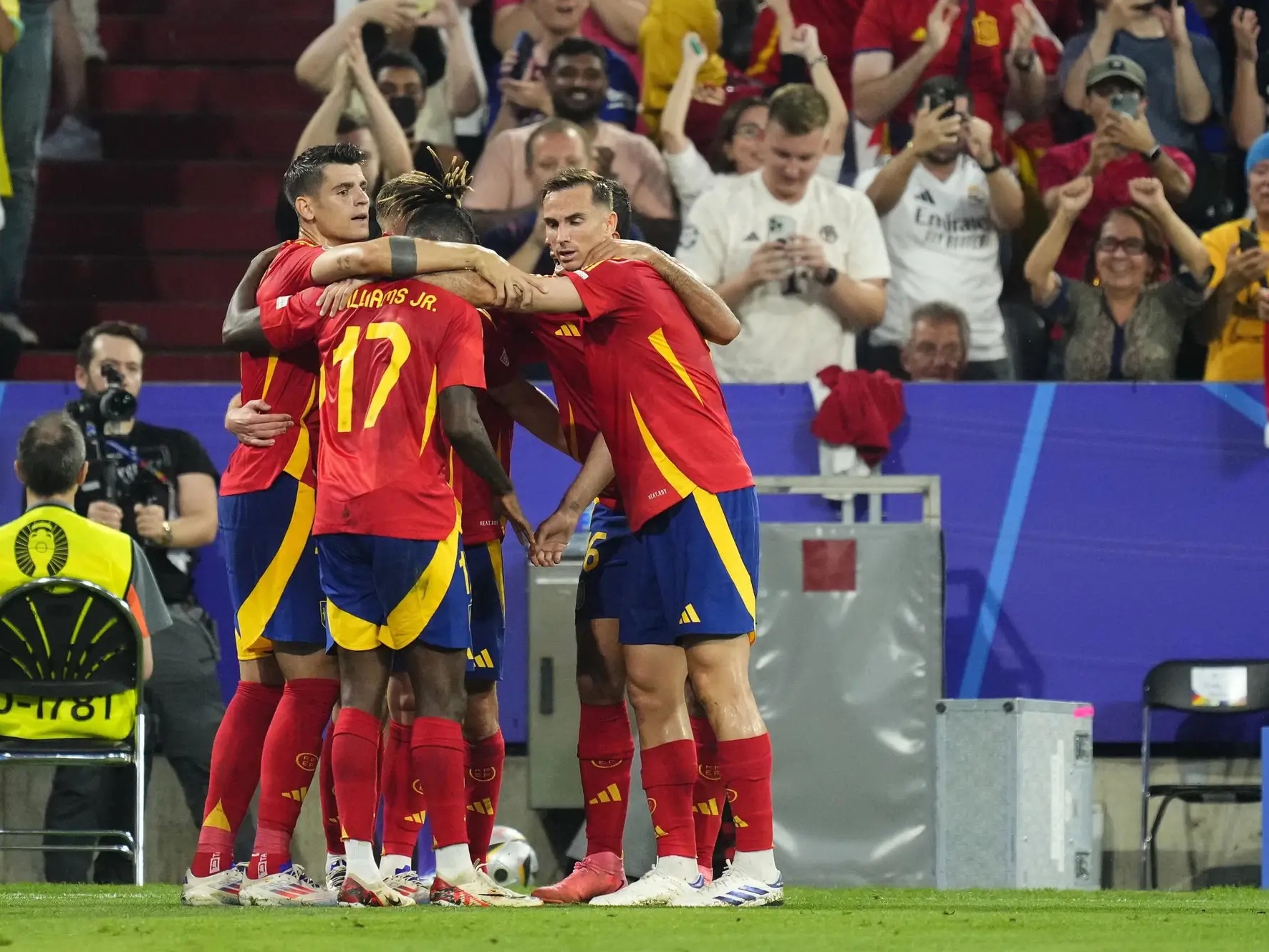 今晚巴塞罗那备战法国杯，单刀错失细节曝光，震撼外界，临场指挥获称赞的简单介绍