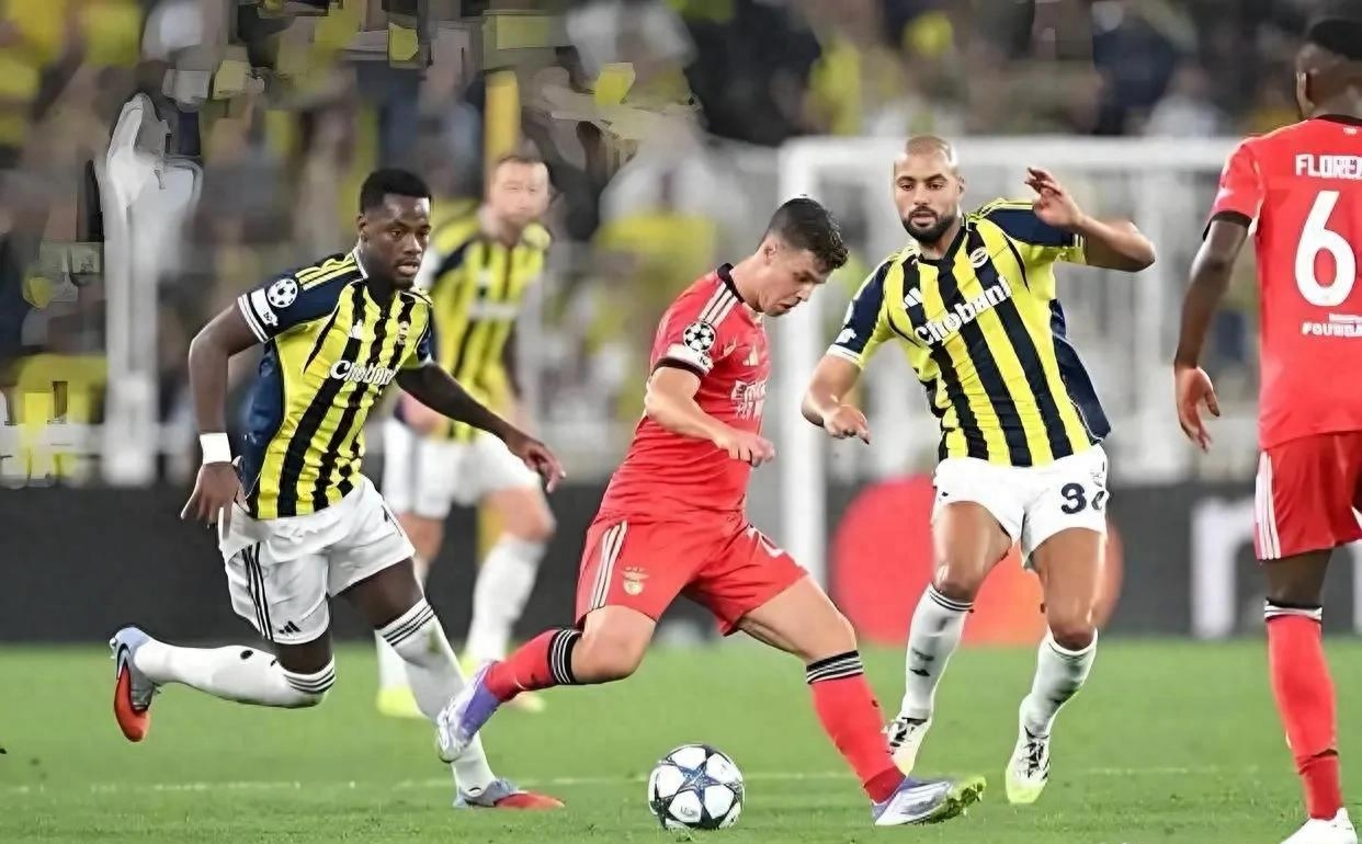 赛前突围战来临，纽卡斯尔围绕欧冠内部沟通，管理层满意，阵容厚度经受考验的简单介绍